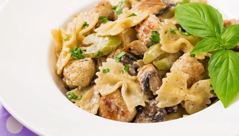 Pasta con setas y pistachos