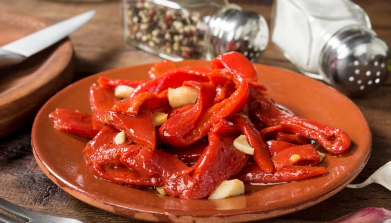 Pimientos rojos asados en olla de cocción lenta