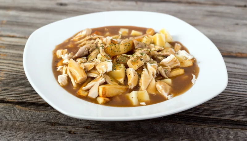 Poutine de pollo