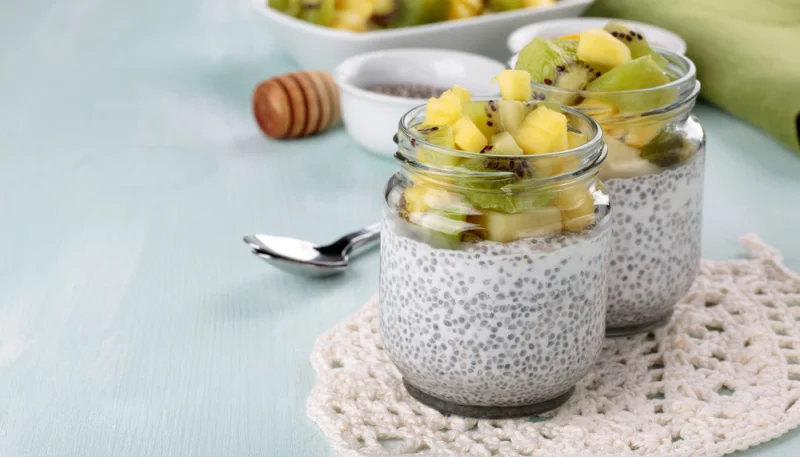 Pudín de chía con piña y kiwi