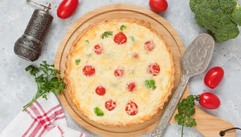 Quiche de brócoli y tomates cherry