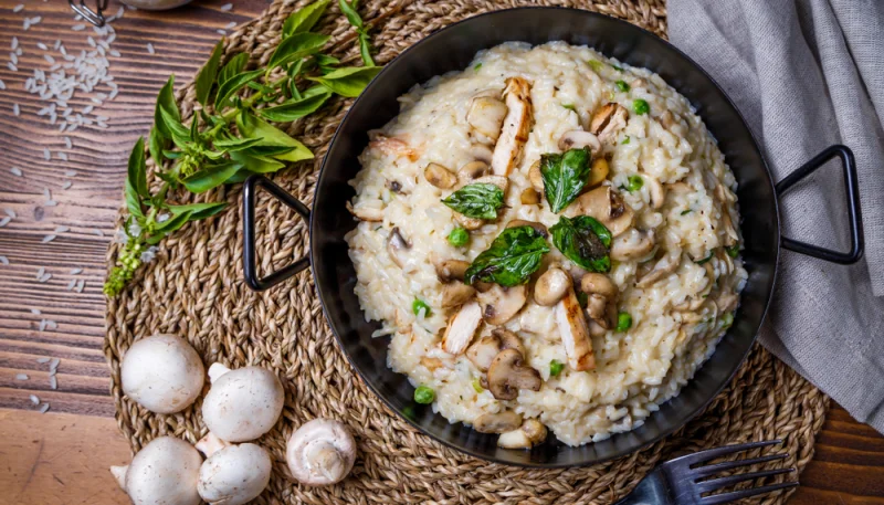 Risotto de pollo y champiñones