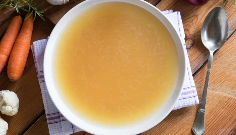 Sopa de caldo de huesos concentrado