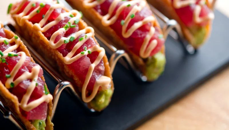 Tacos de atún con aguacate