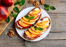 Tostadas con melocotón