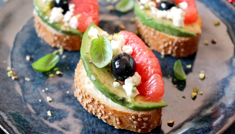 Tostadas de pomelo y queso