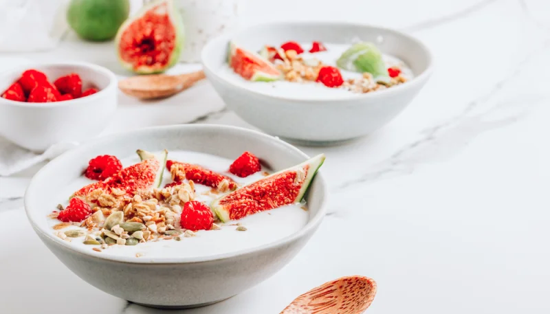Yogur con higos y granola