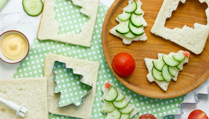 Aperitivo de árbol de Navidad con pepino
