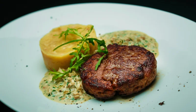 Carne de ternera con puré de apio