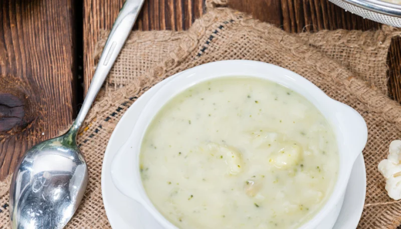 Crema de coliflor con mantequilla y leche
