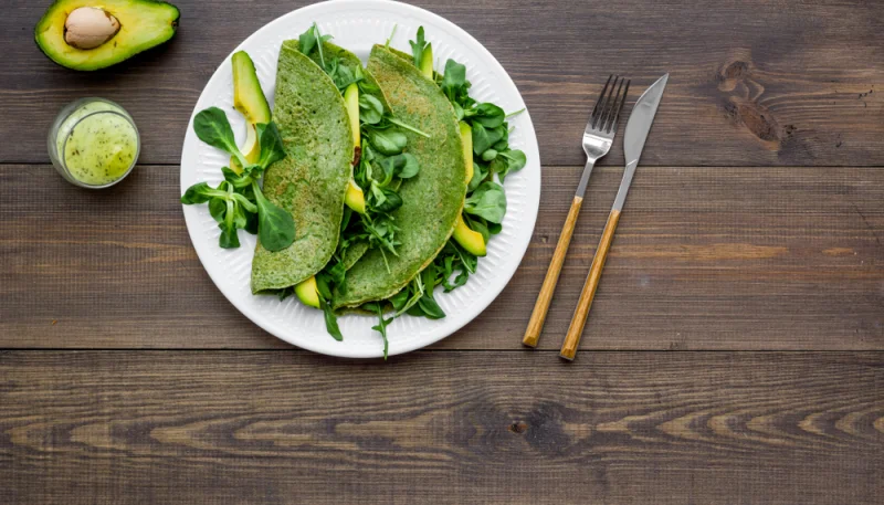 Crepes de espinacas con aguacate
