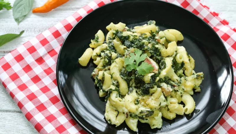 Espinacas con macarrones y queso