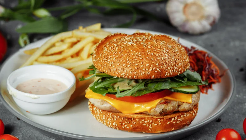 Hamburguesa de pavo con pepino