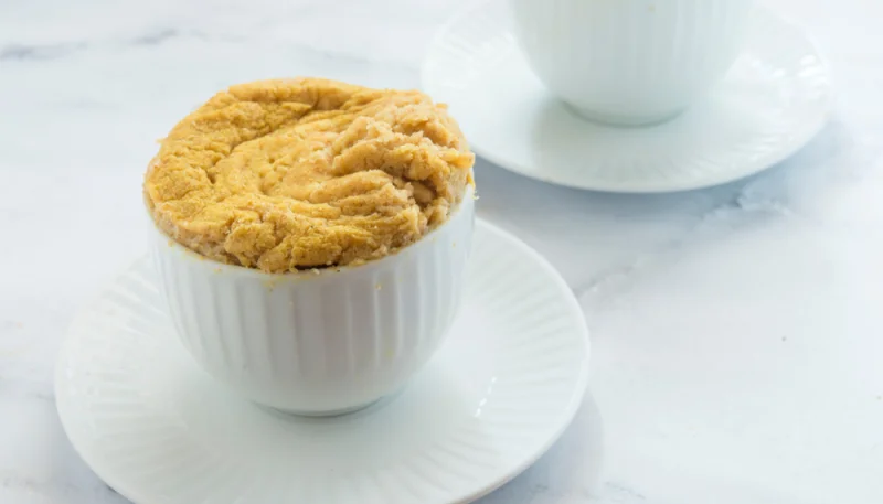 Pastel de atún en taza