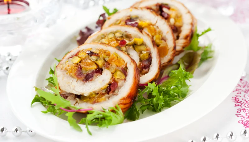 Pavo relleno con arándanos y pistachos