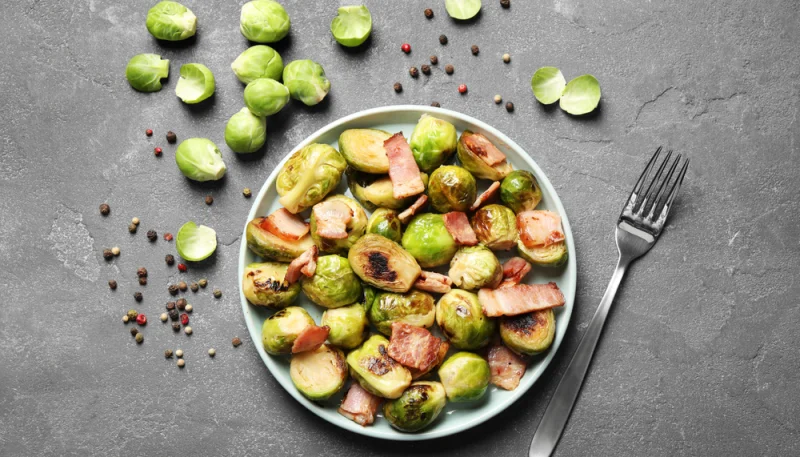 Coles de Bruselas con bacon
