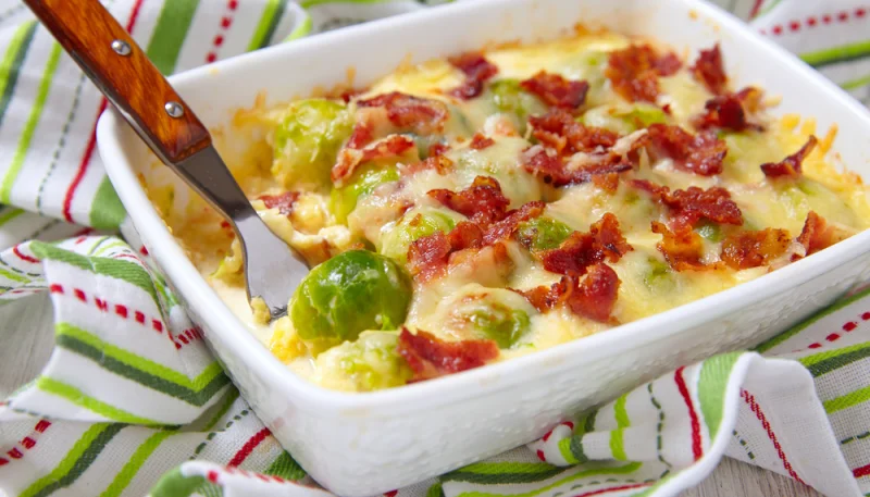 Coles de bruselas con bechamel y nata al horno