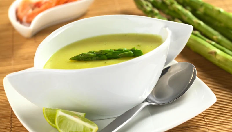 Crema de espárragos, patata y zanahoria