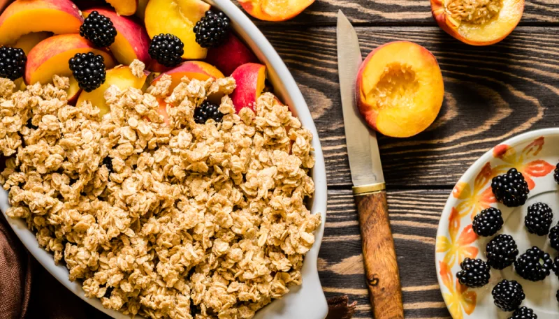 Crumble de albaricoques y moras