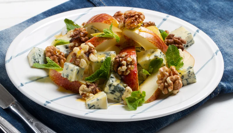 Ensalada de manzana y queso azul