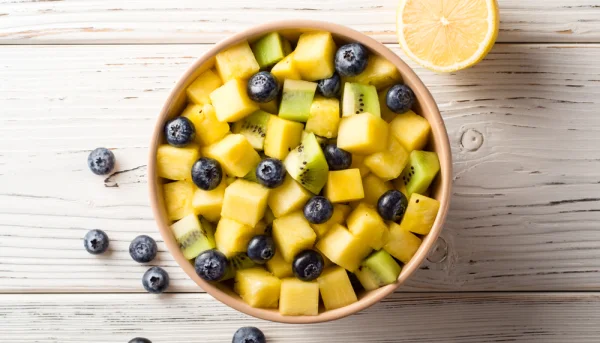 Ensalada de piña y kiwi