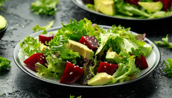 Ensalada de remolacha y aguacate