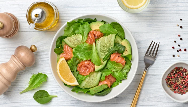 Ensalada de salmón y pepino