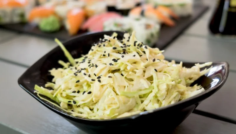 Ensalada japonesa de col (repollo)