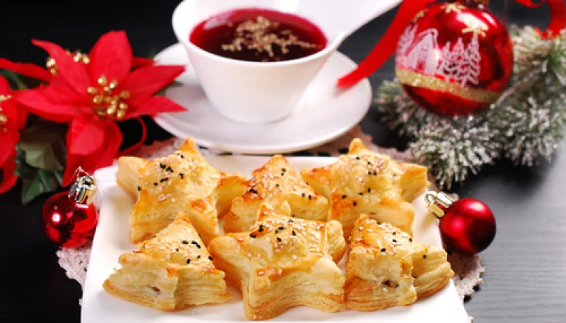 Estrellas navideñas de hojaldre con queso de cabra