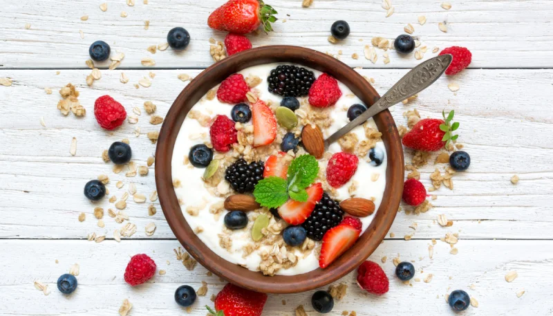 Muesli de yogur con frutas y bayas