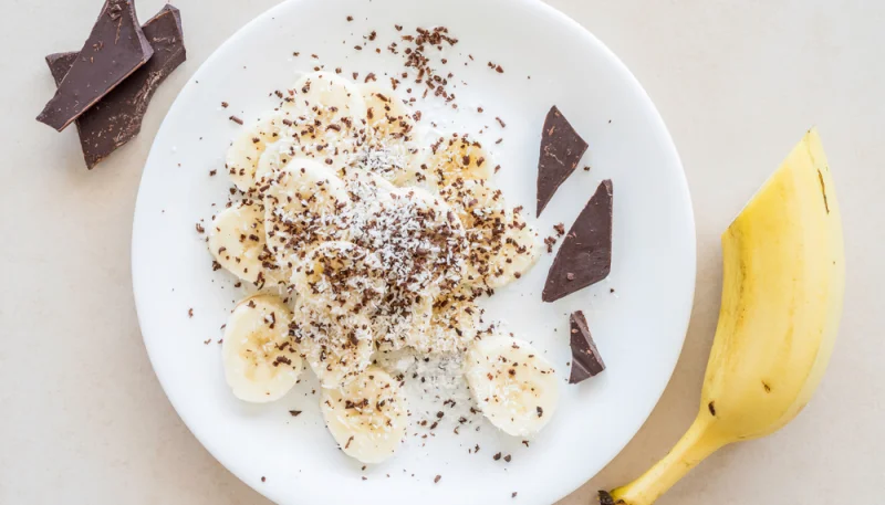 Plátanos con coco y chocolate