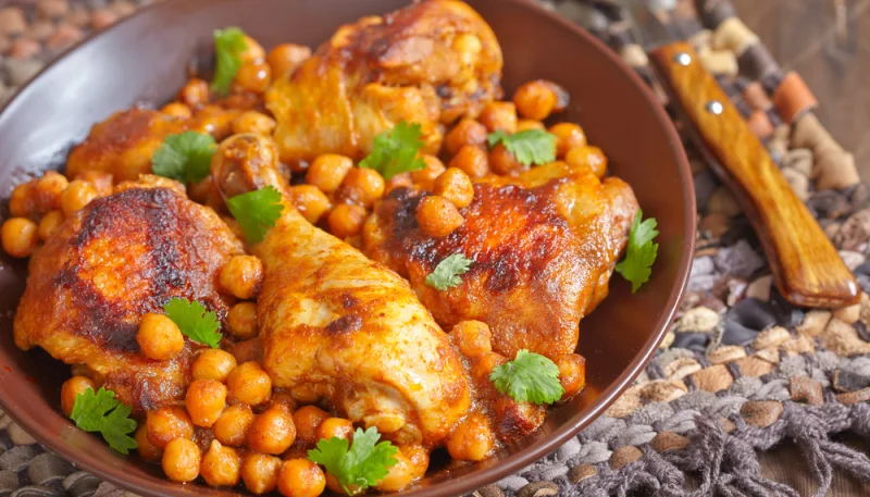 Pollo al curry con garbanzos