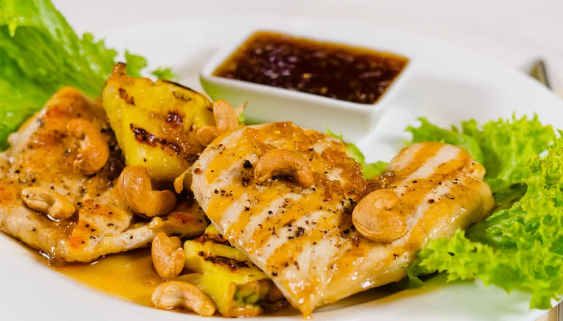 Pollo con cacahuetes