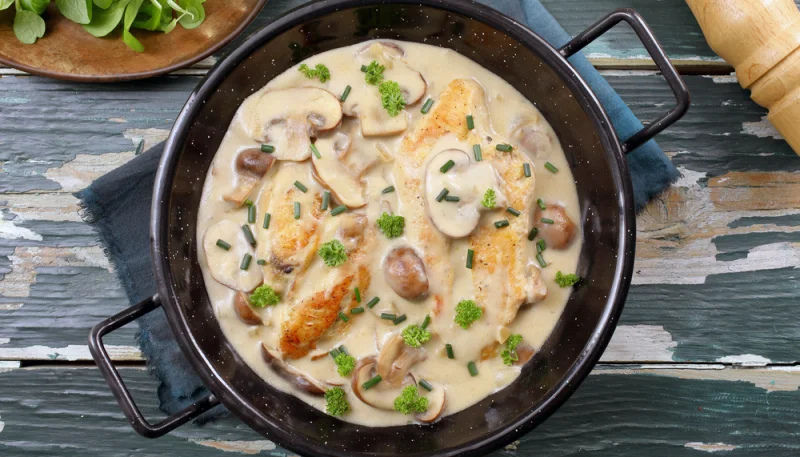 Pollo con queso y champiñones