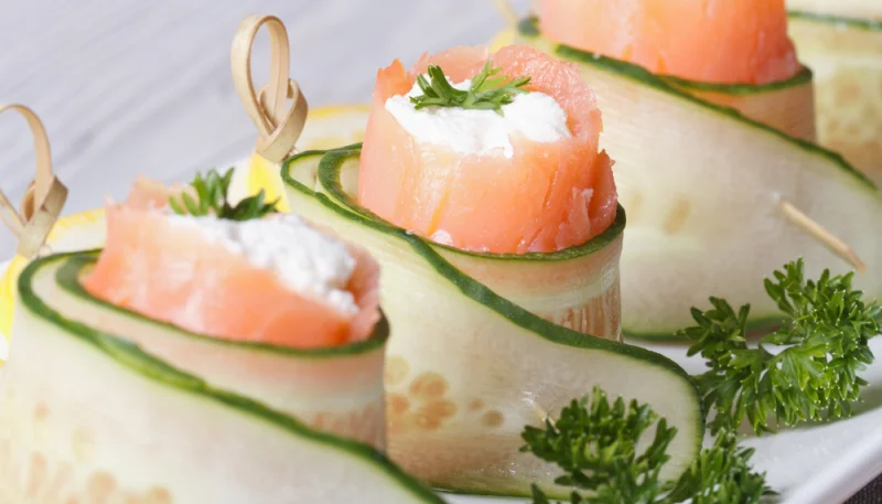 Rollitos de pepino y salmón