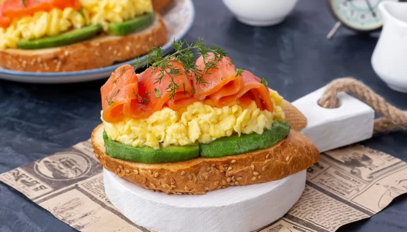Tostadas de salmón y aguacate