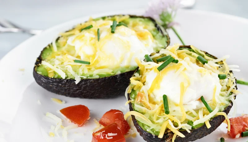 Aguacates rellenos con huevo