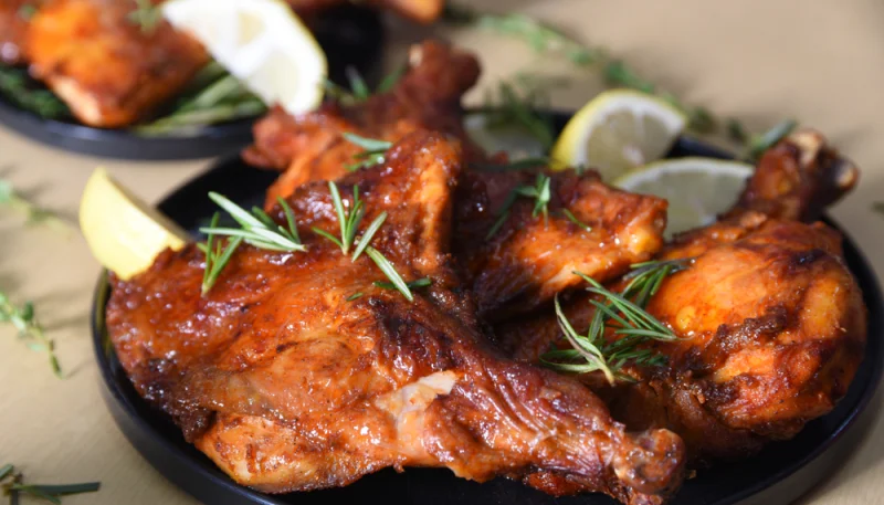 Alitas de pollo glaseadas con cerveza y miel