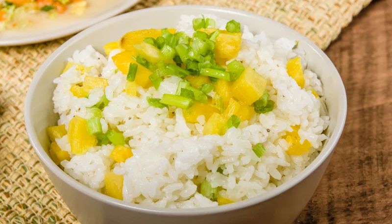 Arroz con piña y pollo