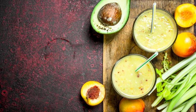 Batido de melocotón y aguacate