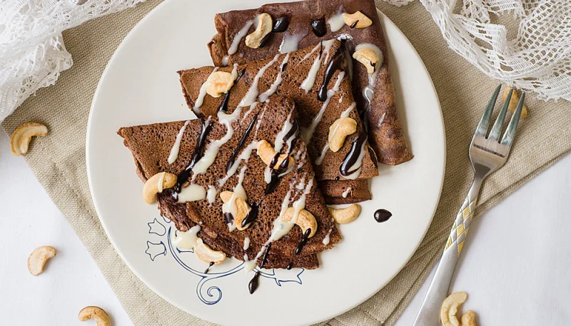 Crepes de chocolate y leche de coco