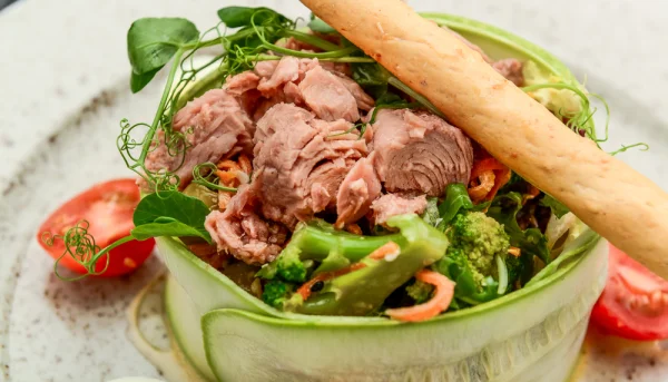 Ensalada con huevos de codorniz