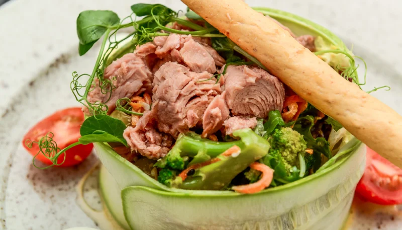 Ensalada con huevos de codorniz