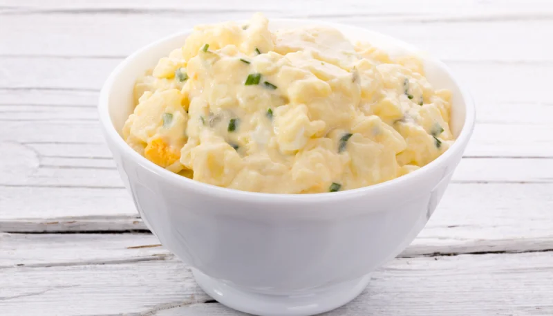 Ensalada de huevos y patatas