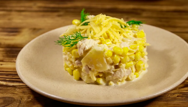 Ensalada de pollo y piña