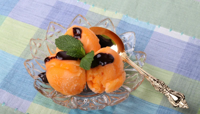 Helado de naranja con chocolate