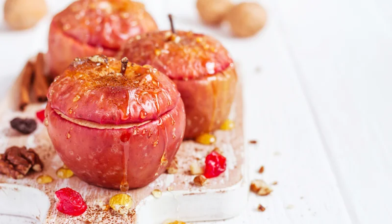 Manzanas al horno con mermelada de frambuesa