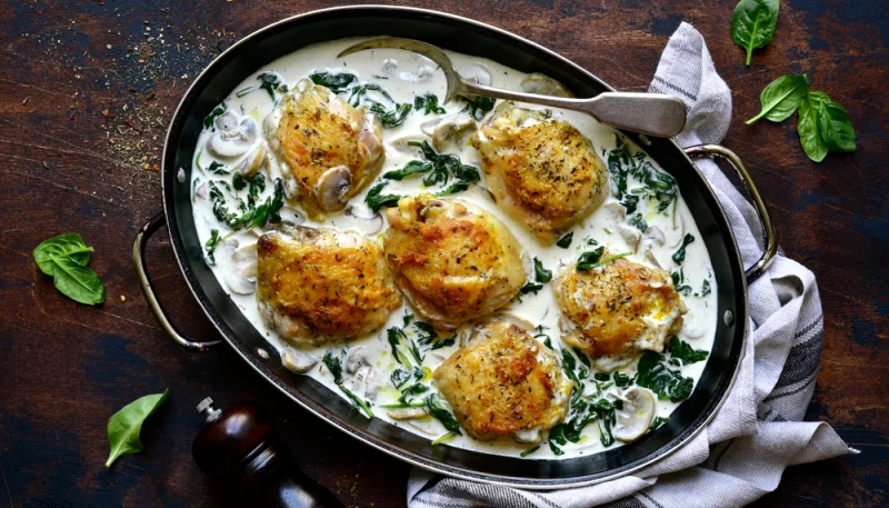 Muslos de pollo en salsa de champiñones