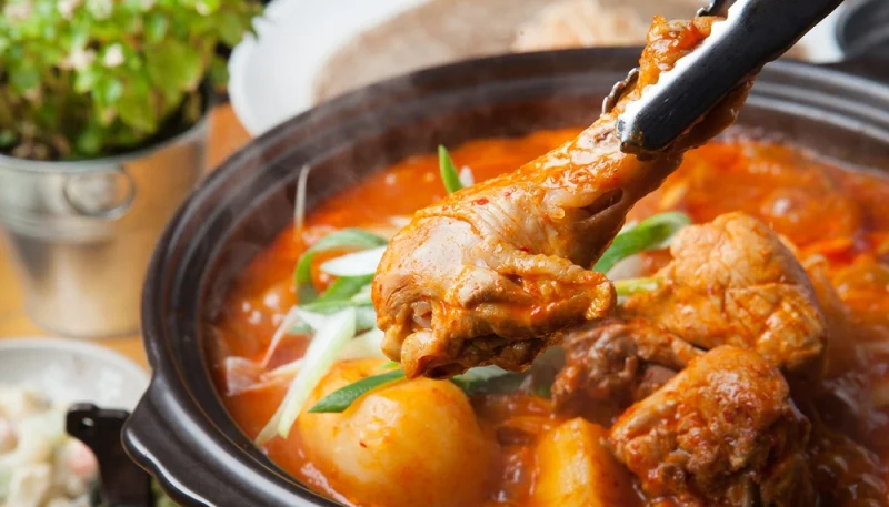 Muslos de pollo en salsa picante