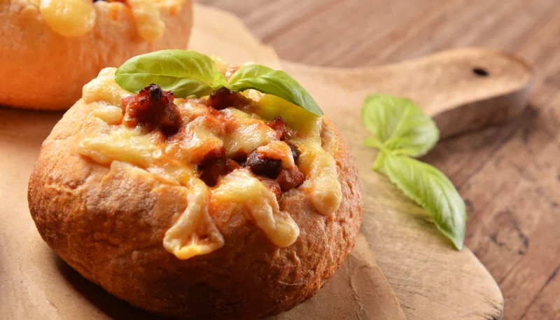 Pan relleno de jamón y queso